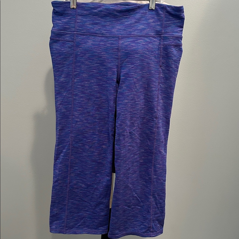 Athleta Chaturanga Energy Capri Legging size Large Blue Space Dye